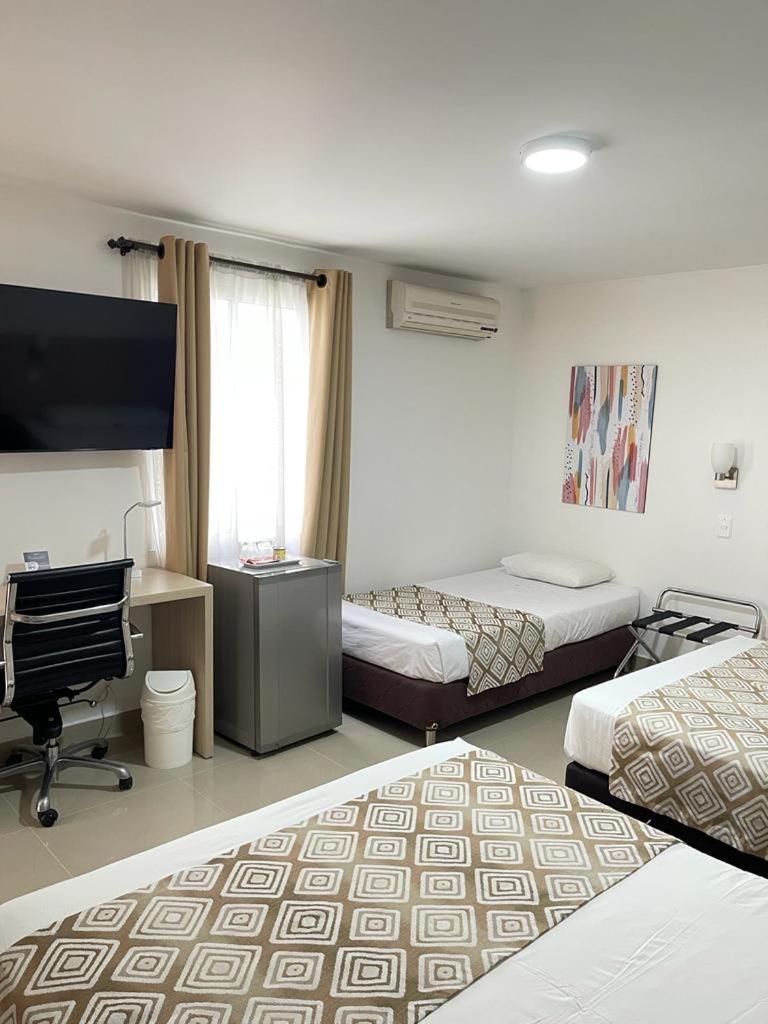 Hotel Juan Maria Tulua Bagian luar foto
