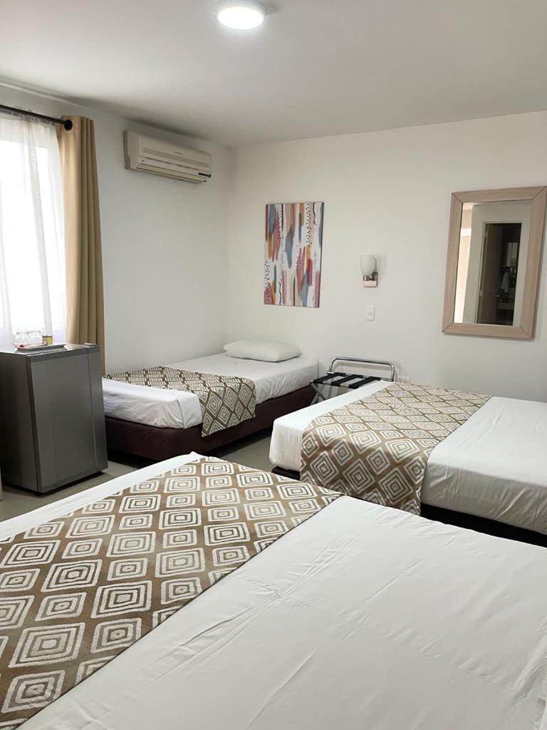 Hotel Juan Maria Tulua Bagian luar foto