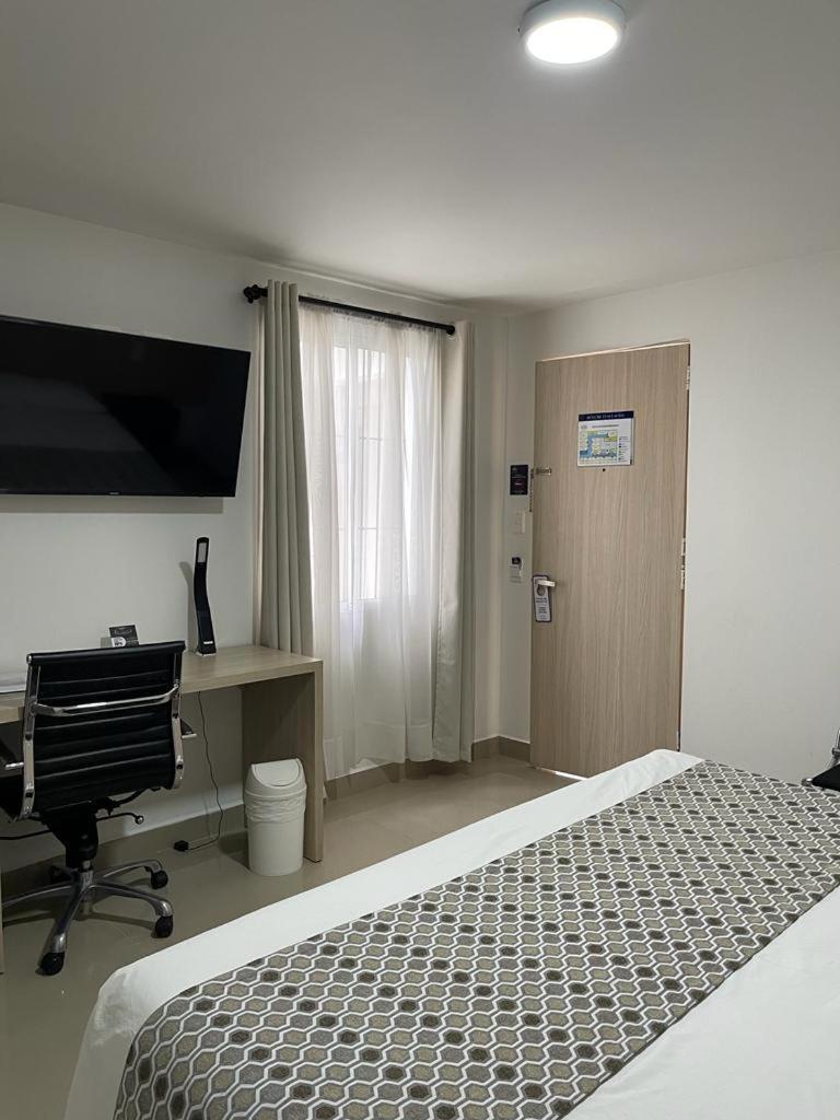 Hotel Juan Maria Tulua Bagian luar foto
