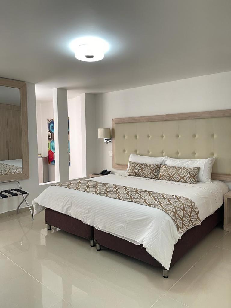 Hotel Juan Maria Tulua Bagian luar foto