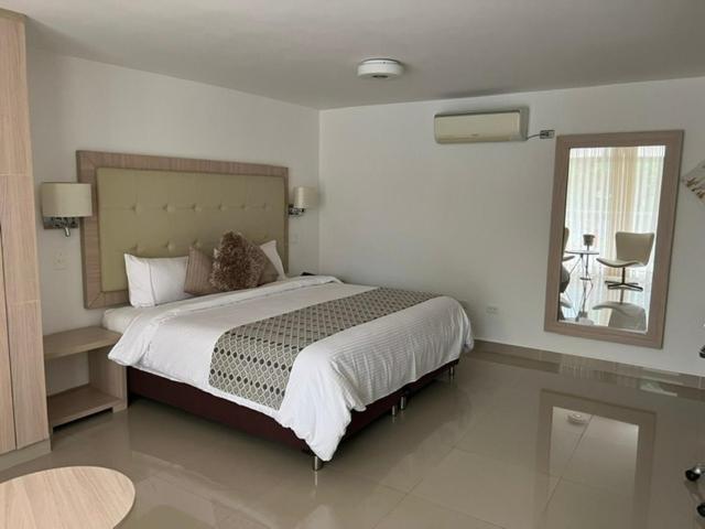 Hotel Juan Maria Tulua Bagian luar foto