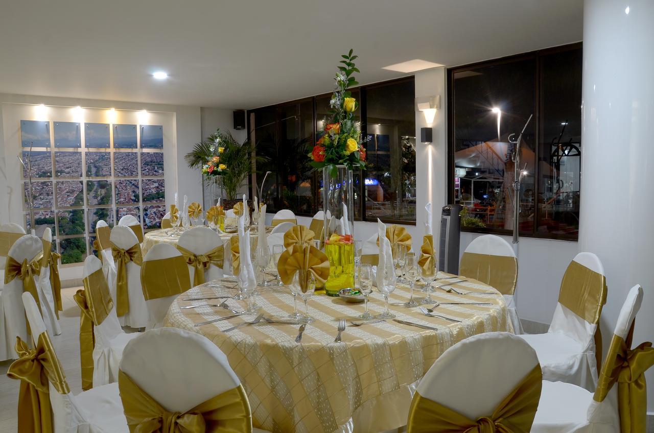 Hotel Juan Maria Tulua Bagian luar foto