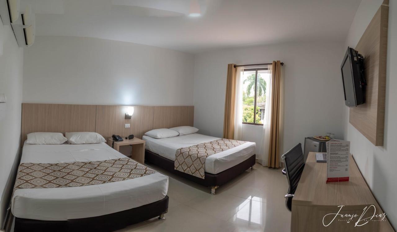 Hotel Juan Maria Tulua Bagian luar foto